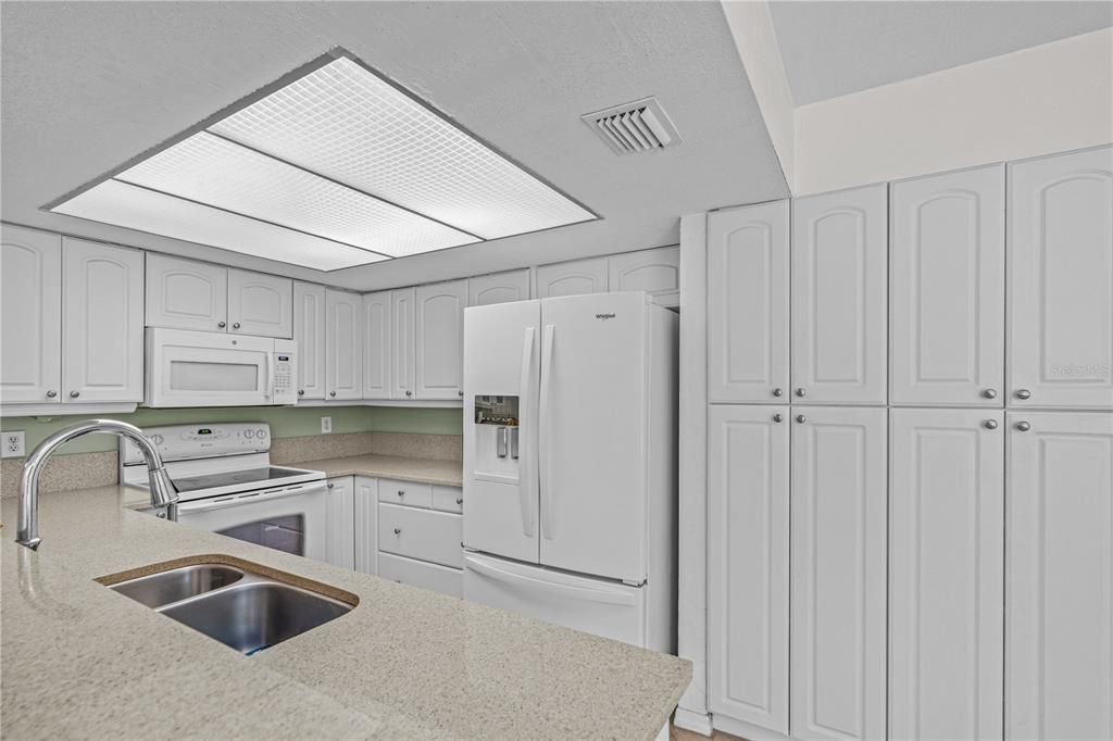 For Sale: $249,000 (3 beds, 2 baths, 2008 Square Feet)