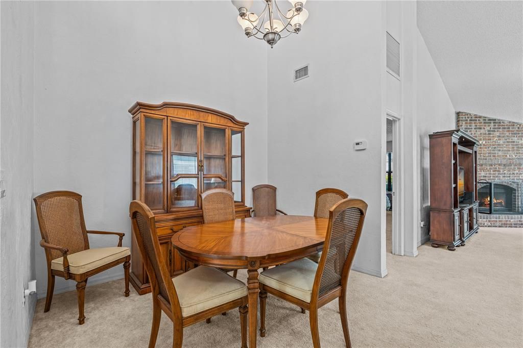 For Sale: $249,000 (3 beds, 2 baths, 2008 Square Feet)
