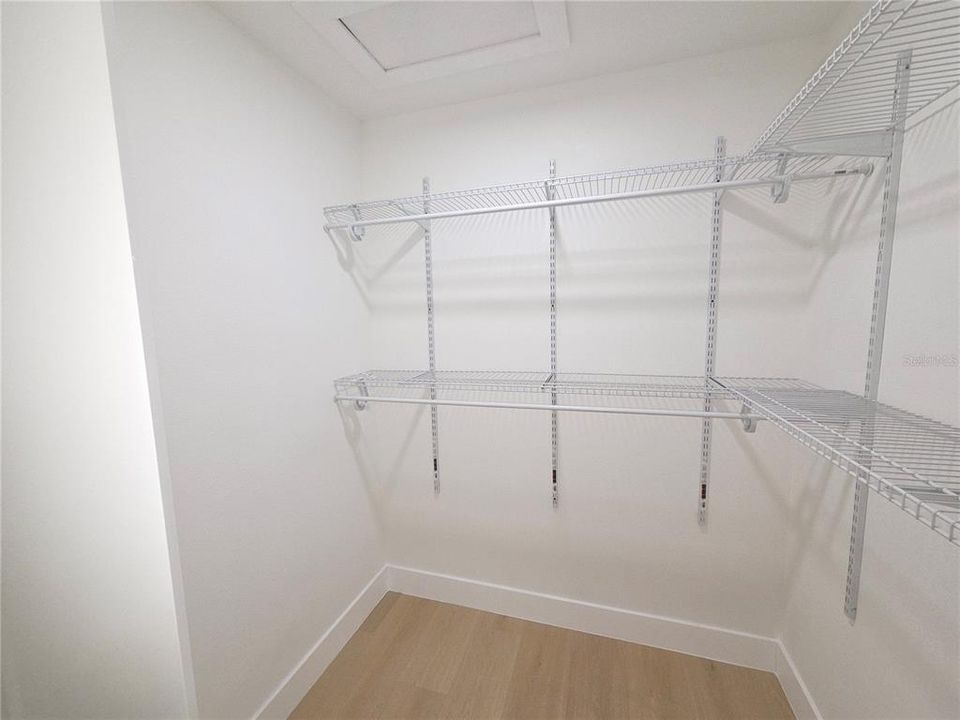 For Sale: $299,900 (3 beds, 2 baths, 1054 Square Feet)