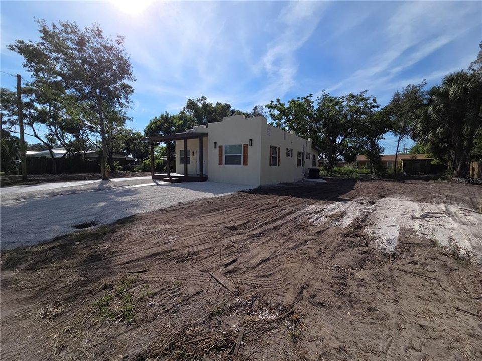 For Sale: $299,900 (3 beds, 2 baths, 1054 Square Feet)