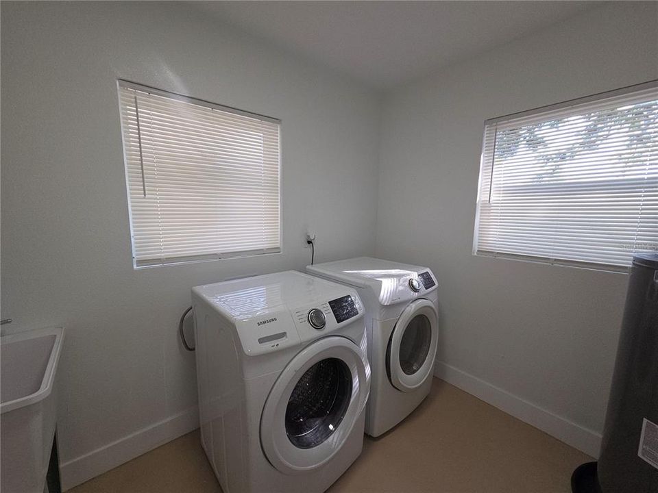 For Sale: $299,900 (3 beds, 2 baths, 1054 Square Feet)