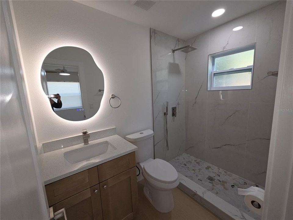 For Sale: $299,900 (3 beds, 2 baths, 1054 Square Feet)