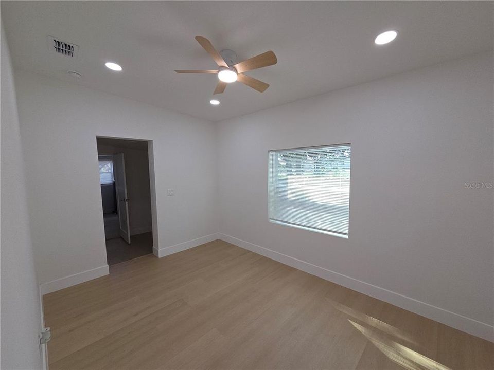 For Sale: $299,900 (3 beds, 2 baths, 1054 Square Feet)