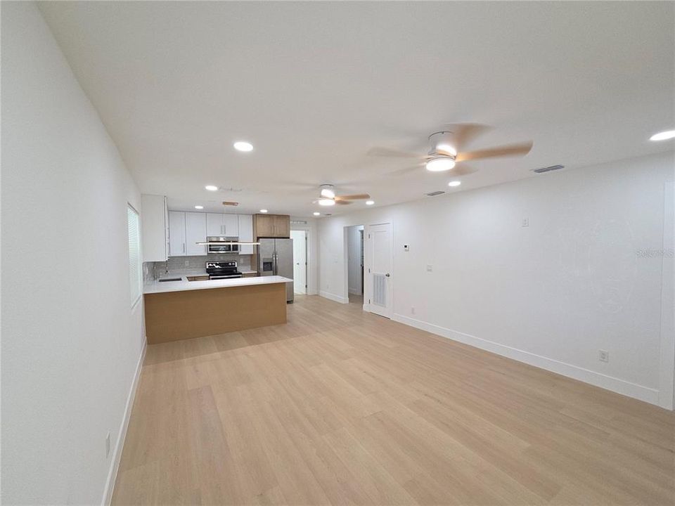 For Sale: $299,900 (3 beds, 2 baths, 1054 Square Feet)