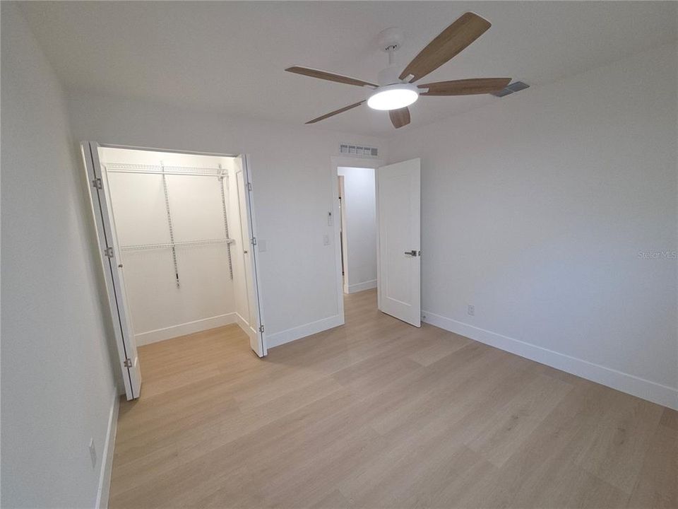 For Sale: $299,900 (3 beds, 2 baths, 1054 Square Feet)