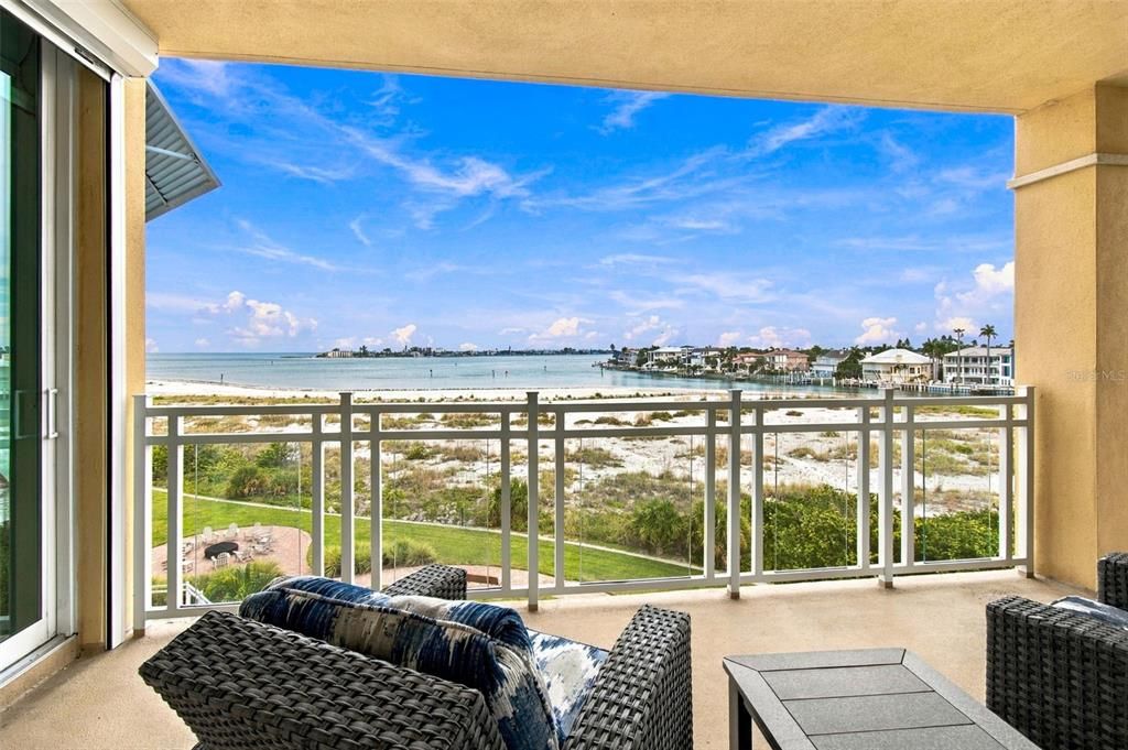En Venta: $2,940,000 (3 camas, 3 baños, 2495 Pies cuadrados)