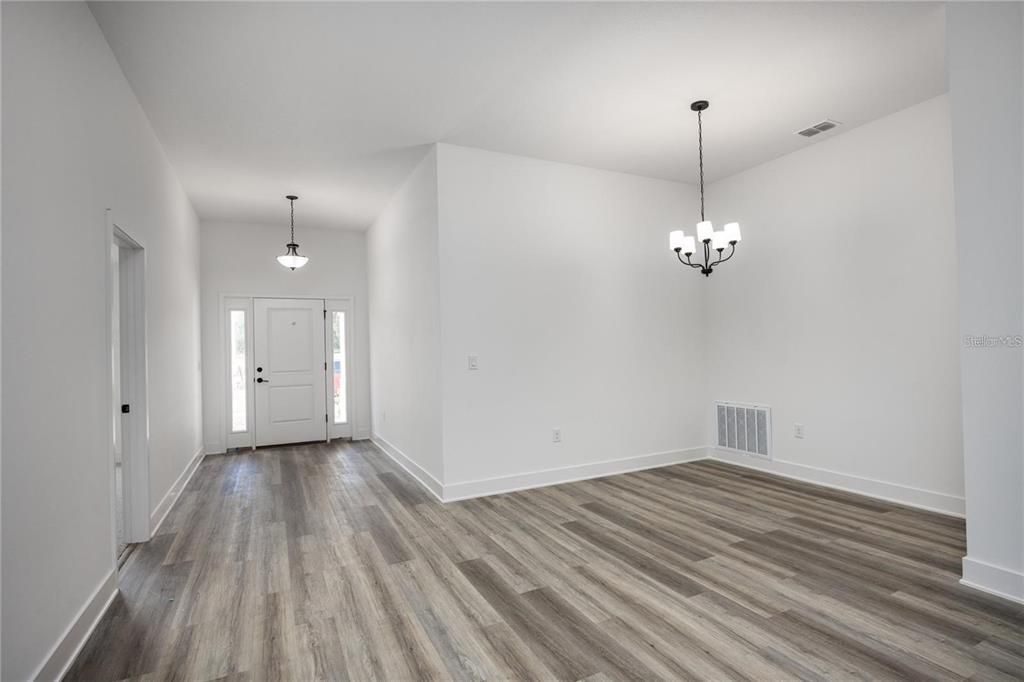 En Venta: $417,100 (4 camas, 3 baños, 2200 Pies cuadrados)