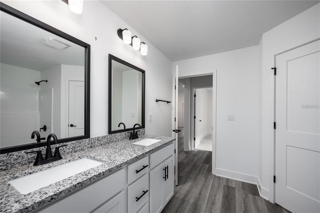 En Venta: $417,100 (4 camas, 3 baños, 2200 Pies cuadrados)
