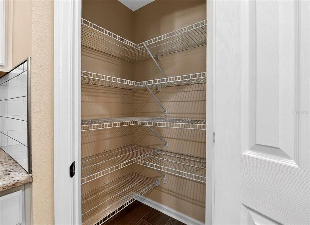 На продажу: $460,000 (4 спален, 2 ванн, 2057 Квадратных фут)