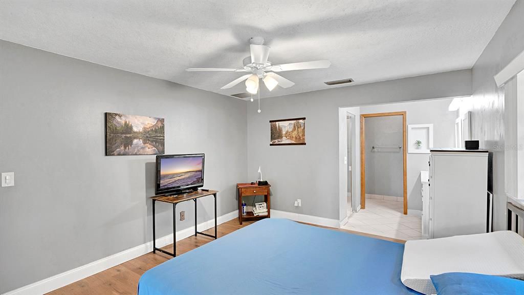 En Venta: $479,900 (4 camas, 2 baños, 2051 Pies cuadrados)