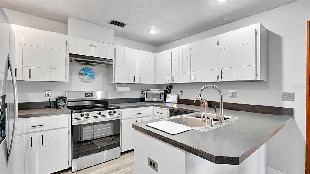 En Venta: $479,900 (4 camas, 2 baños, 2051 Pies cuadrados)