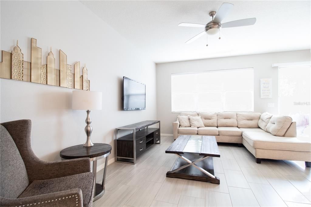 В аренду: $2,600 (4 спален, 3 ванн, 1649 Квадратных фут)