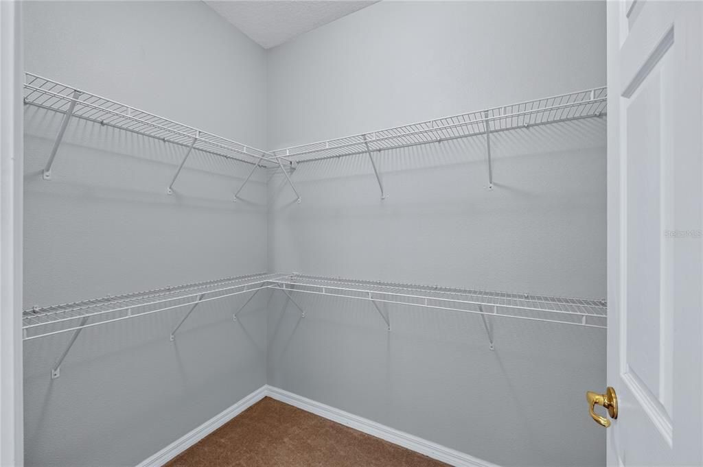 En Renta: $2,400 (4 camas, 3 baños, 2052 Pies cuadrados)