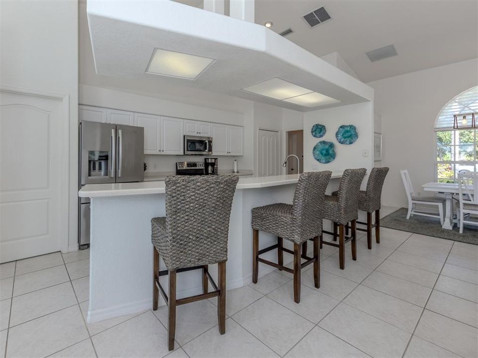 Activo con contrato: $679,000 (3 camas, 2 baños, 2314 Pies cuadrados)