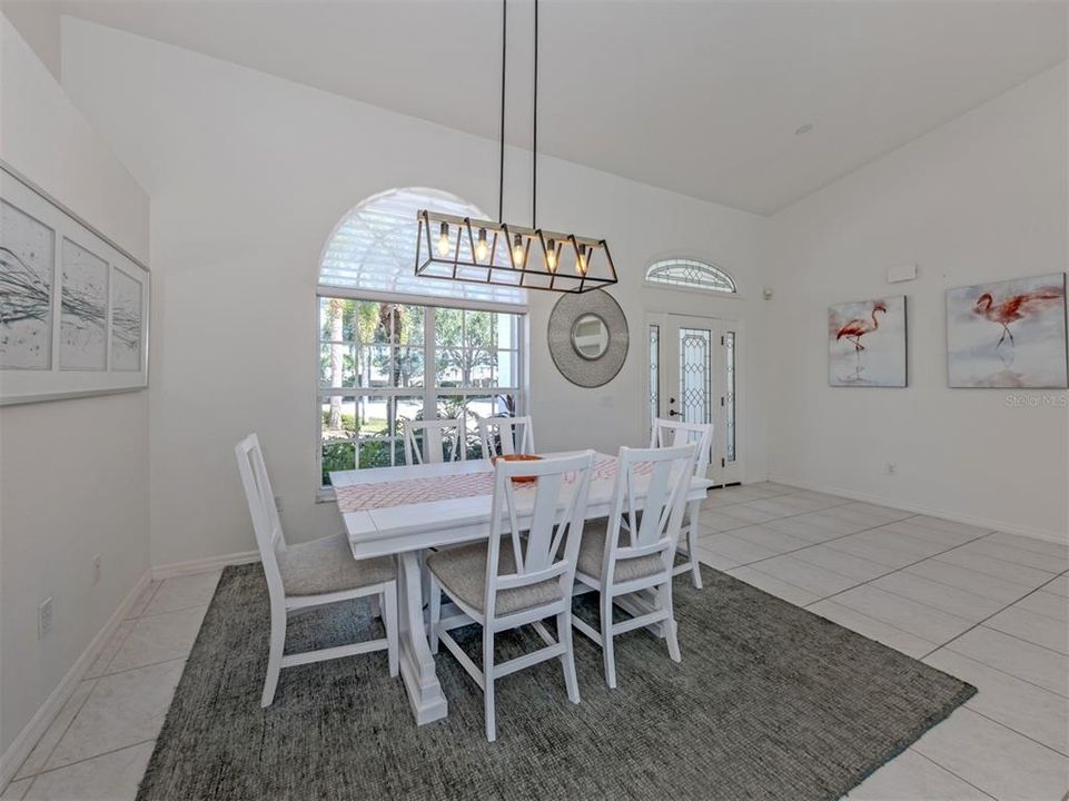 Activo con contrato: $679,000 (3 camas, 2 baños, 2314 Pies cuadrados)