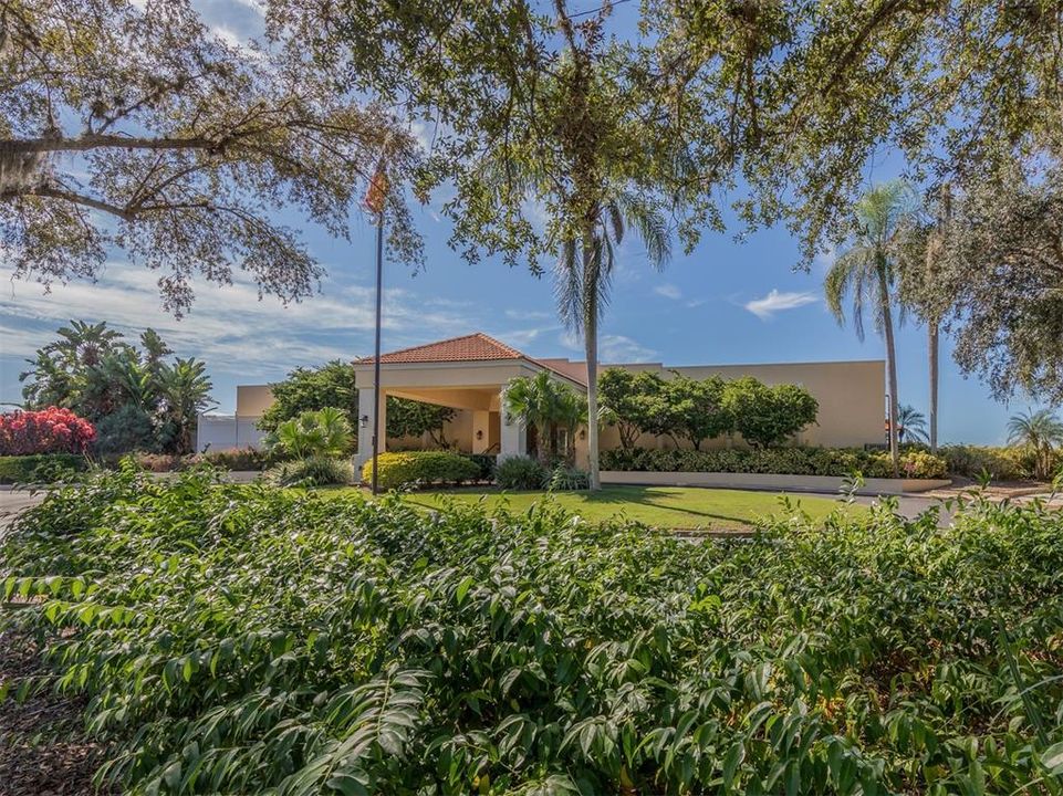 Activo con contrato: $679,000 (3 camas, 2 baños, 2314 Pies cuadrados)