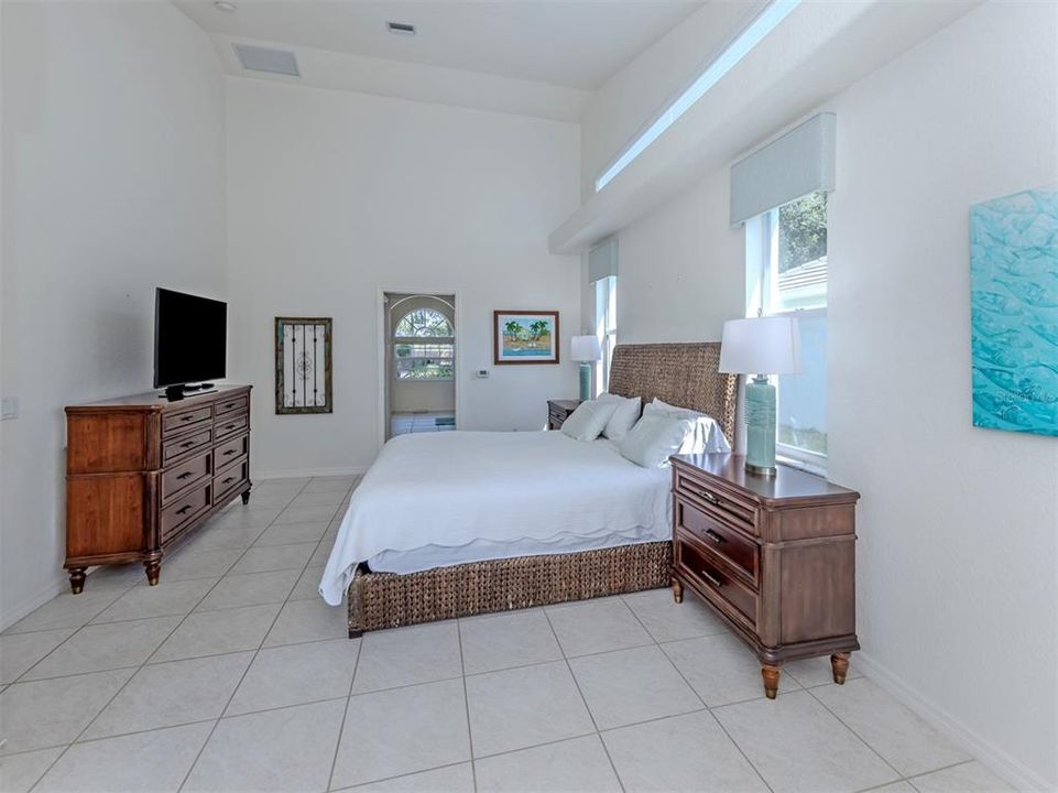 Activo con contrato: $679,000 (3 camas, 2 baños, 2314 Pies cuadrados)