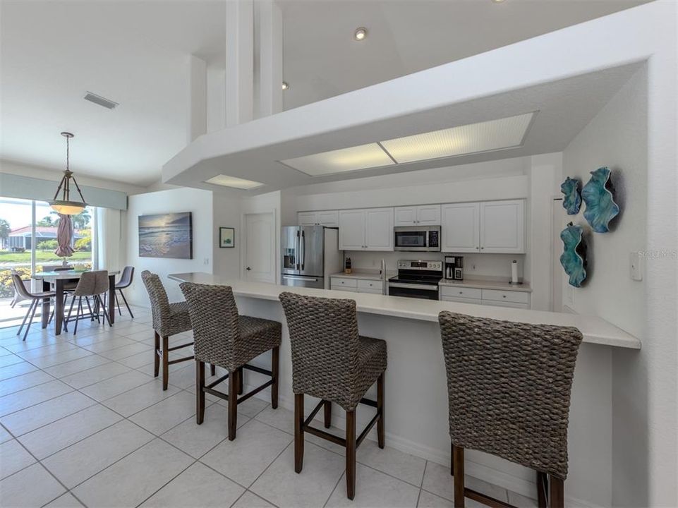 Activo con contrato: $679,000 (3 camas, 2 baños, 2314 Pies cuadrados)