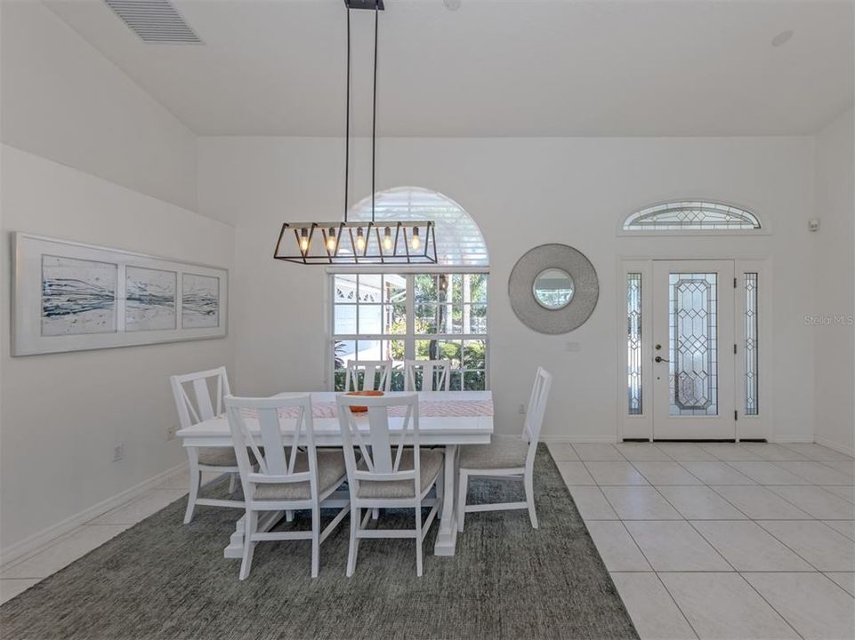 Activo con contrato: $679,000 (3 camas, 2 baños, 2314 Pies cuadrados)
