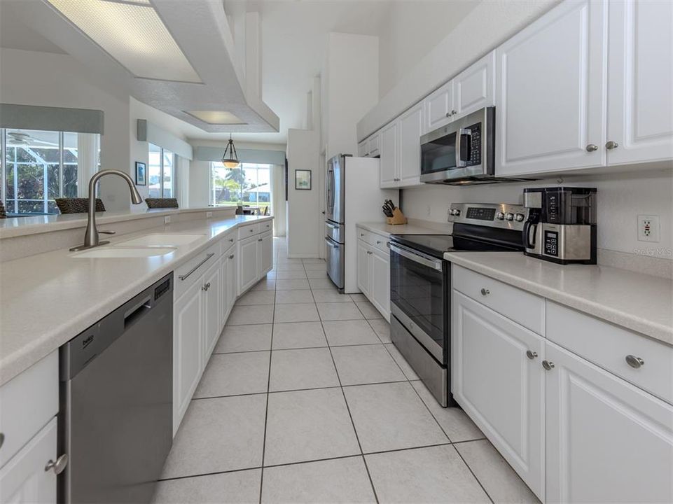 Activo con contrato: $679,000 (3 camas, 2 baños, 2314 Pies cuadrados)