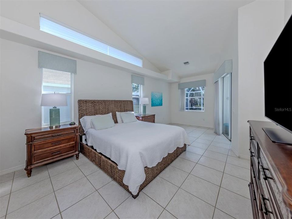 Activo con contrato: $679,000 (3 camas, 2 baños, 2314 Pies cuadrados)