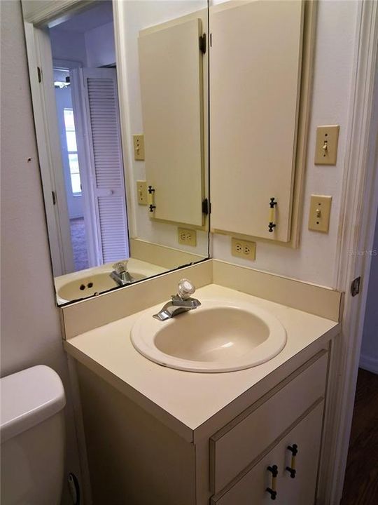 На продажу: $199,999 (3 спален, 2 ванн, 1200 Квадратных фут)