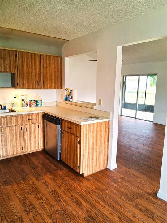 На продажу: $199,999 (3 спален, 2 ванн, 1200 Квадратных фут)