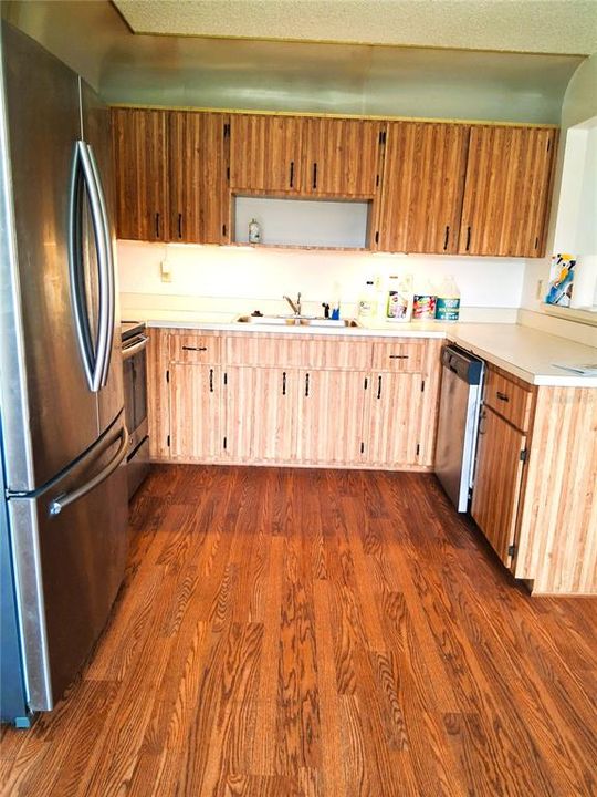 На продажу: $199,999 (3 спален, 2 ванн, 1200 Квадратных фут)