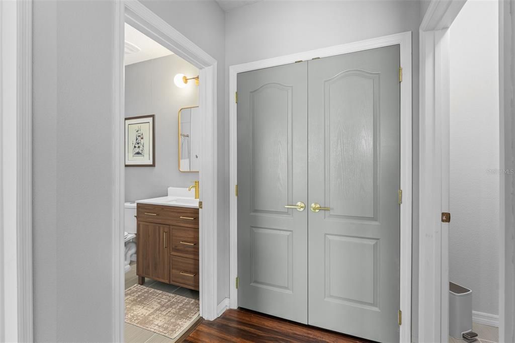 For Sale: $225,000 (2 beds, 2 baths, 1147 Square Feet)