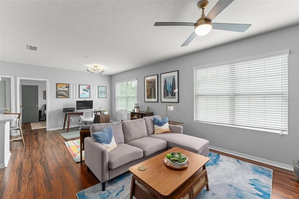 For Sale: $225,000 (2 beds, 2 baths, 1147 Square Feet)