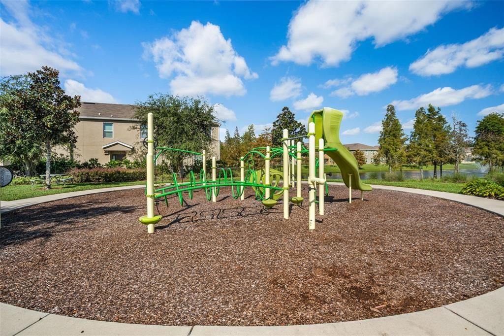 For Sale: $225,000 (2 beds, 2 baths, 1147 Square Feet)