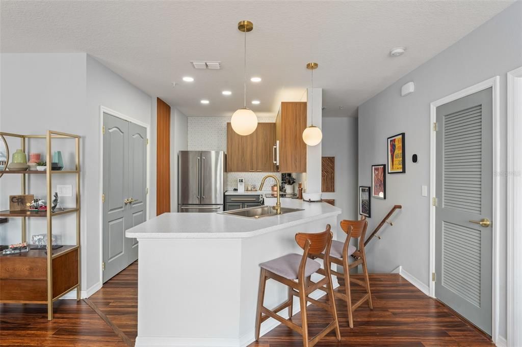 For Sale: $225,000 (2 beds, 2 baths, 1147 Square Feet)