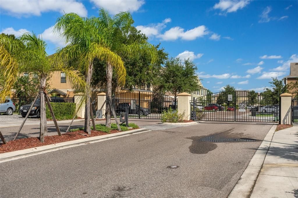 For Sale: $225,000 (2 beds, 2 baths, 1147 Square Feet)