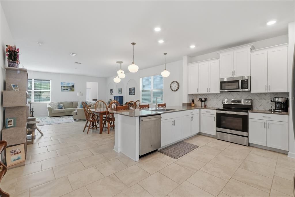 For Sale: $474,900 (3 beds, 2 baths, 2203 Square Feet)