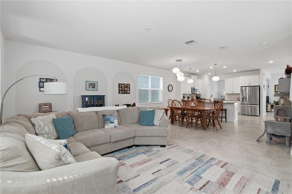 For Sale: $474,900 (3 beds, 2 baths, 2203 Square Feet)