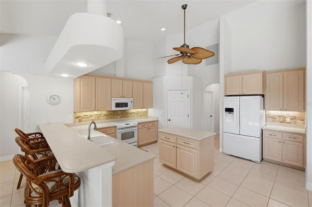 For Sale: $535,000 (3 beds, 2 baths, 2284 Square Feet)