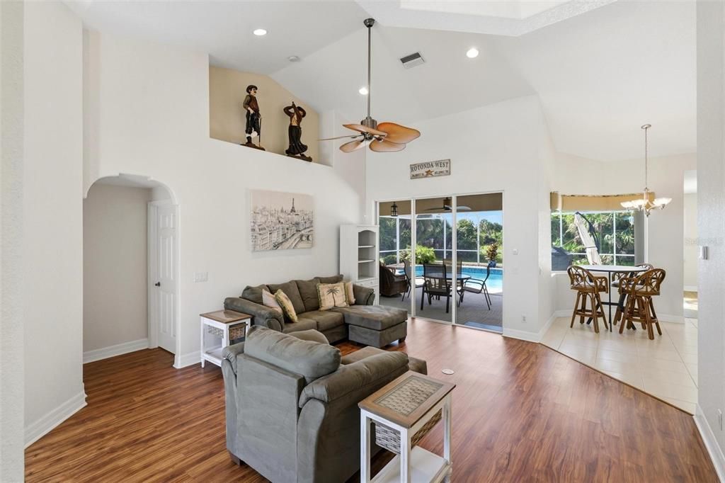 For Sale: $535,000 (3 beds, 2 baths, 2284 Square Feet)