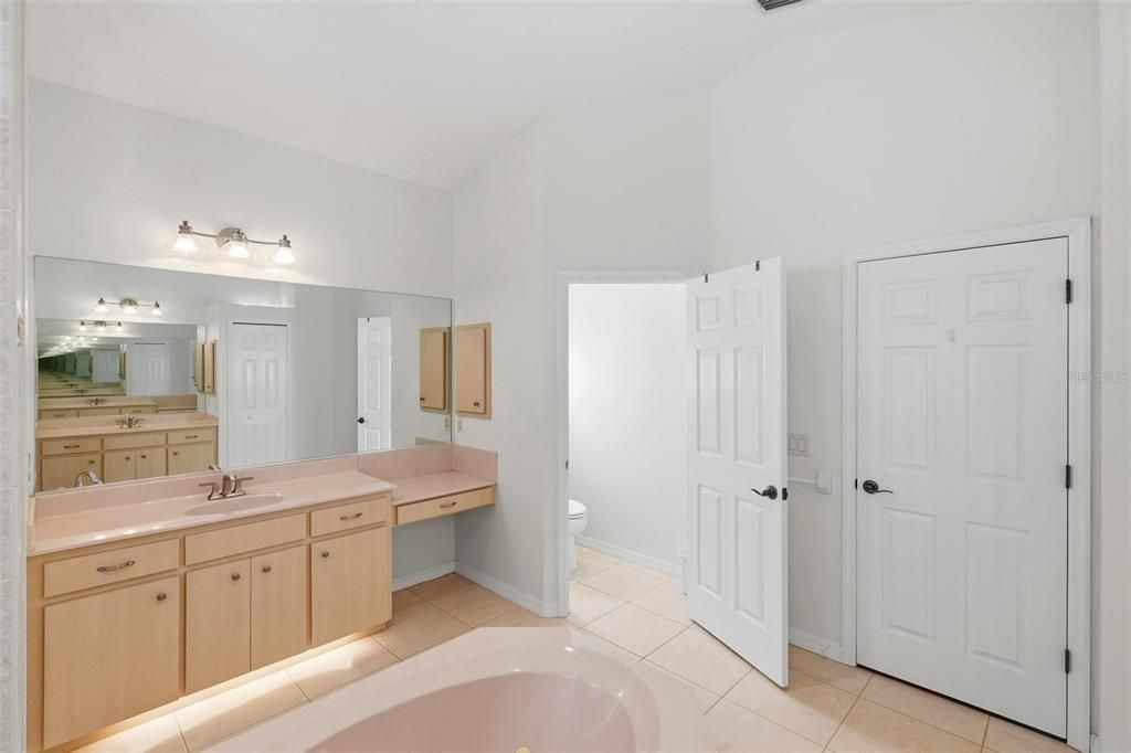 For Sale: $535,000 (3 beds, 2 baths, 2284 Square Feet)