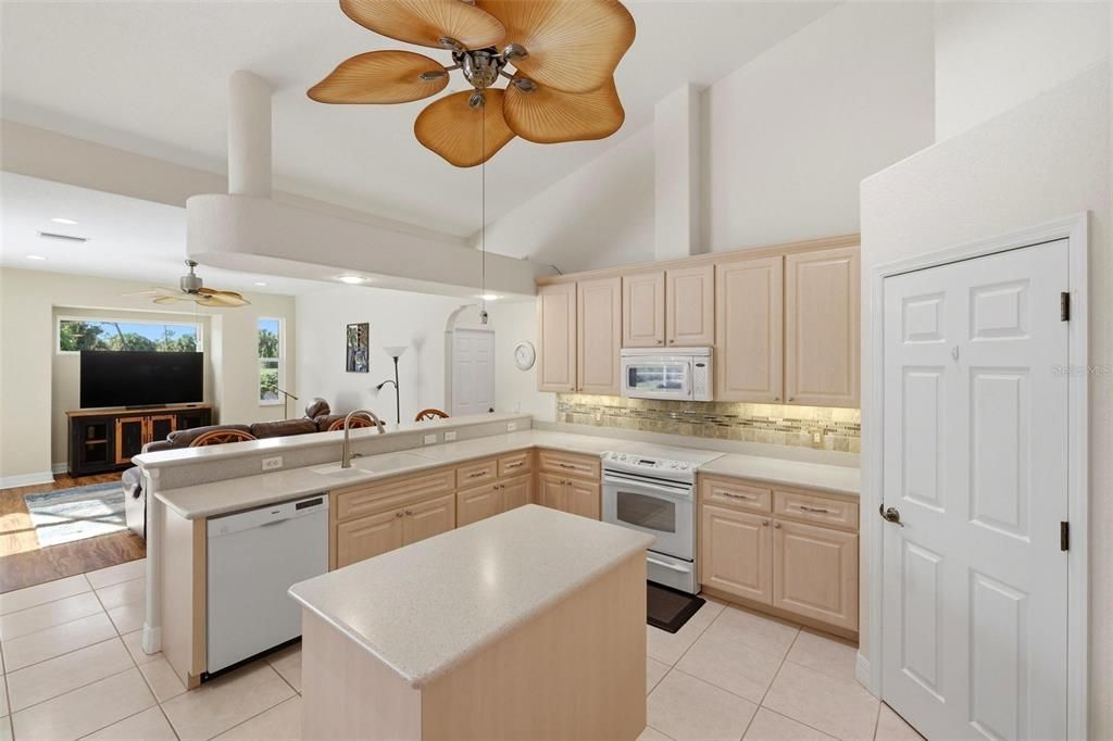 For Sale: $535,000 (3 beds, 2 baths, 2284 Square Feet)