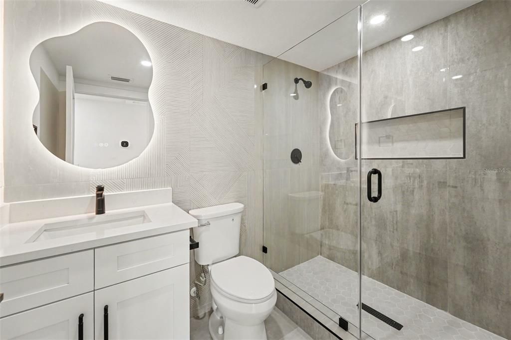 For Sale: $315,000 (2 beds, 2 baths, 928 Square Feet)