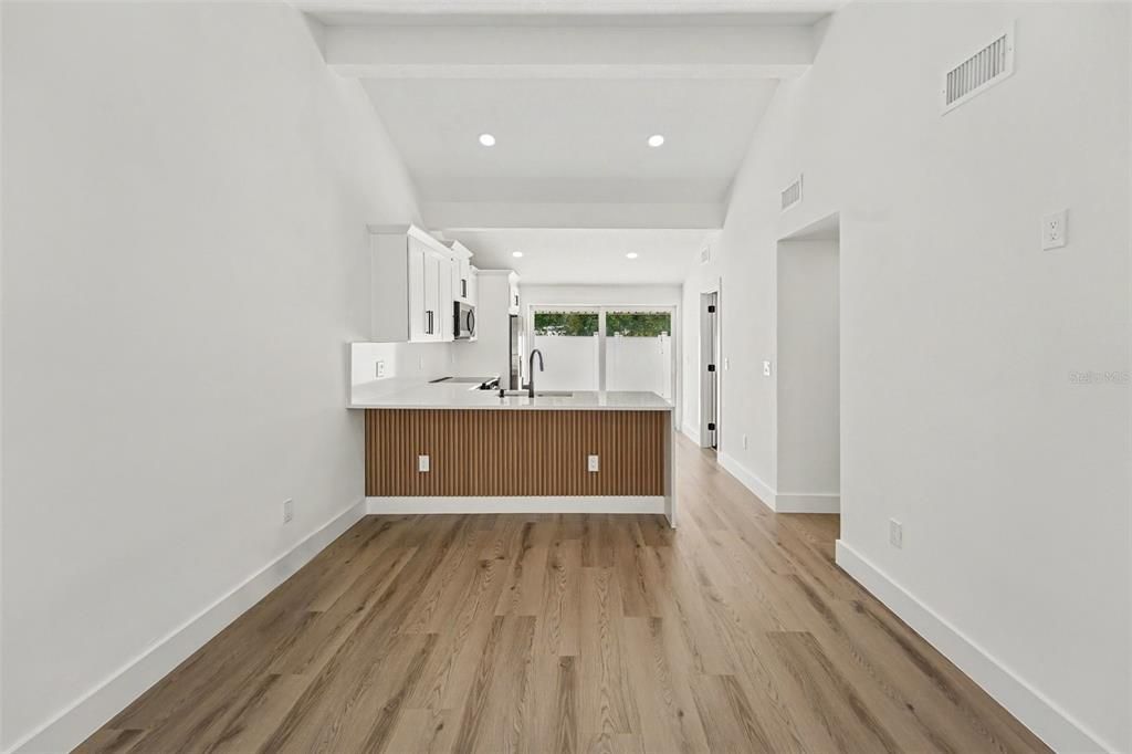 For Sale: $315,000 (2 beds, 2 baths, 928 Square Feet)