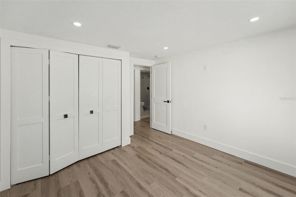 For Sale: $315,000 (2 beds, 2 baths, 928 Square Feet)