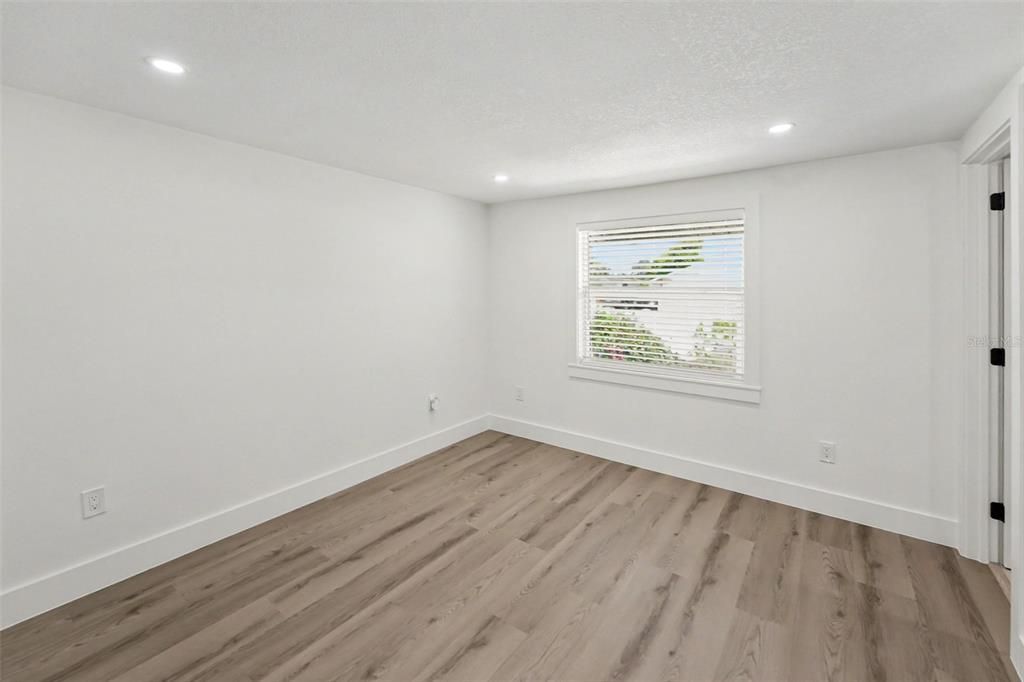 For Sale: $315,000 (2 beds, 2 baths, 928 Square Feet)