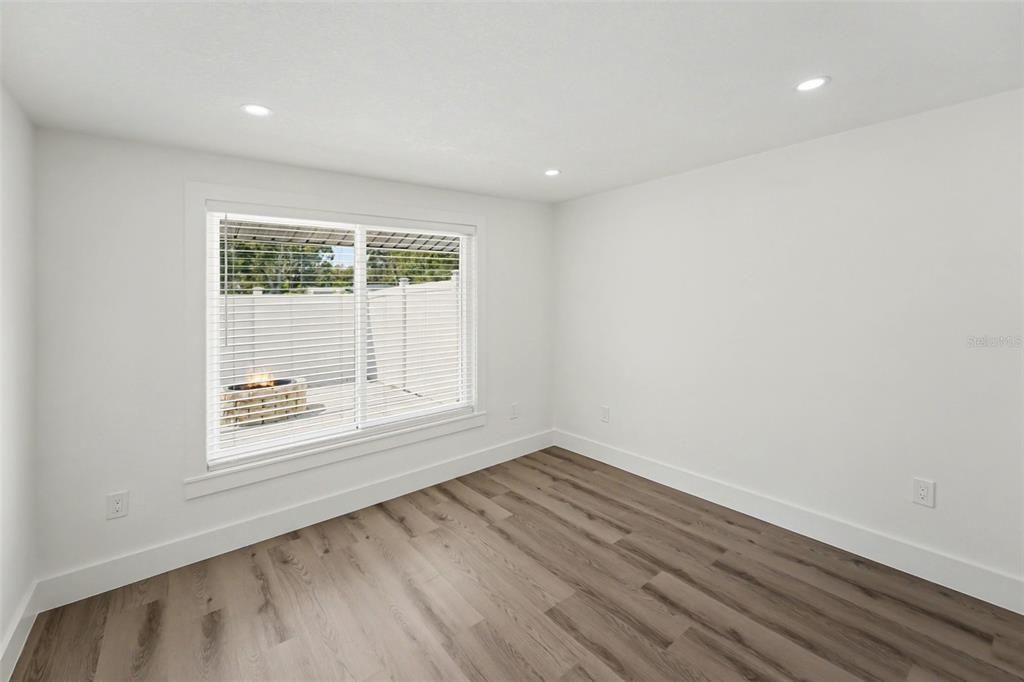 For Sale: $315,000 (2 beds, 2 baths, 928 Square Feet)