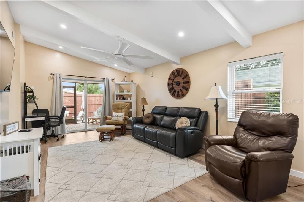 For Sale: $595,000 (3 beds, 2 baths, 1210 Square Feet)