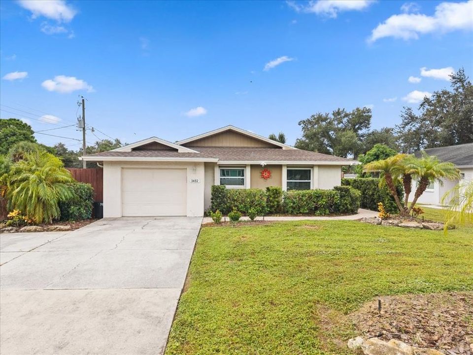 For Sale: $595,000 (3 beds, 2 baths, 1210 Square Feet)