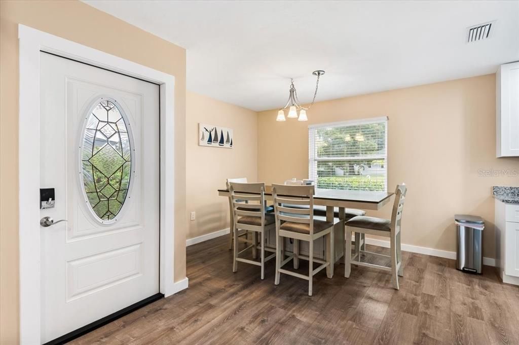 For Sale: $595,000 (3 beds, 2 baths, 1210 Square Feet)