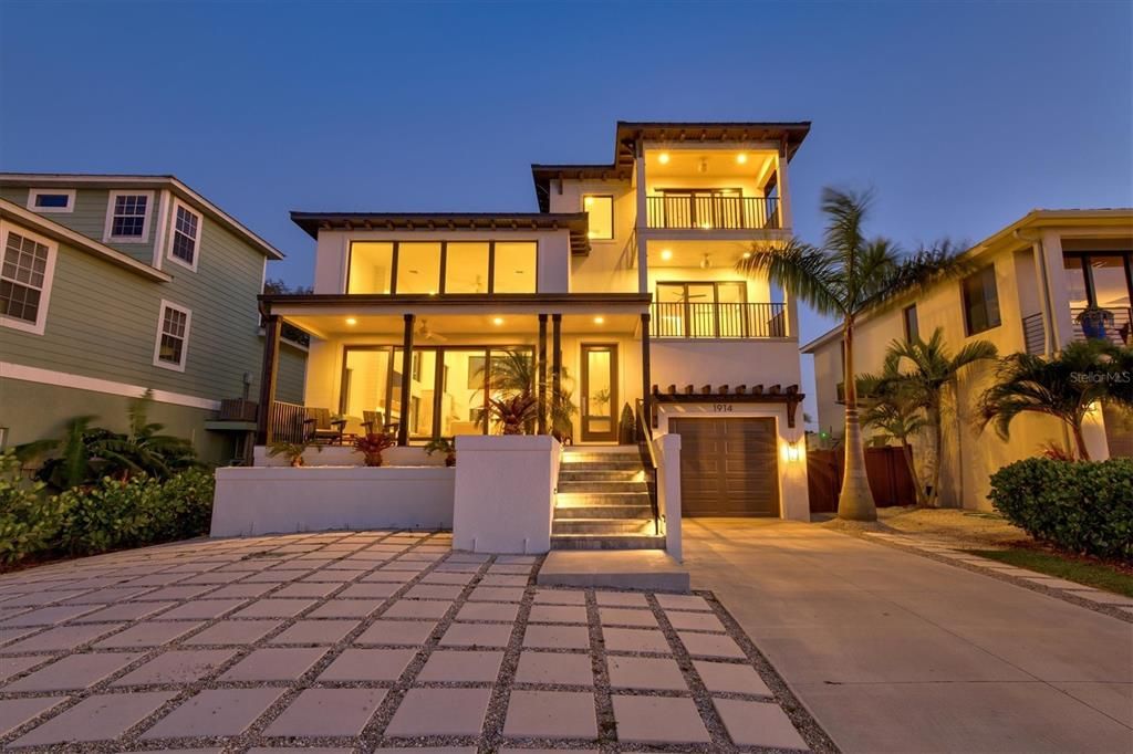 En Venta: $2,095,000 (4 camas, 3 baños, 3255 Pies cuadrados)