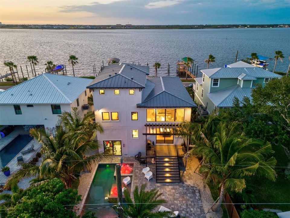 En Venta: $2,095,000 (4 camas, 3 baños, 3255 Pies cuadrados)