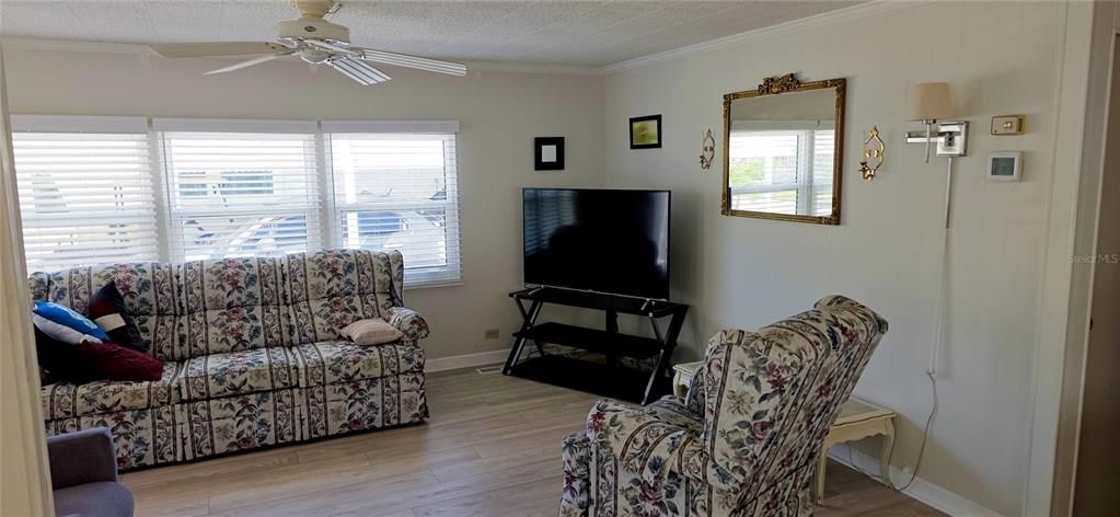 For Sale: $84,900 (2 beds, 2 baths, 945 Square Feet)